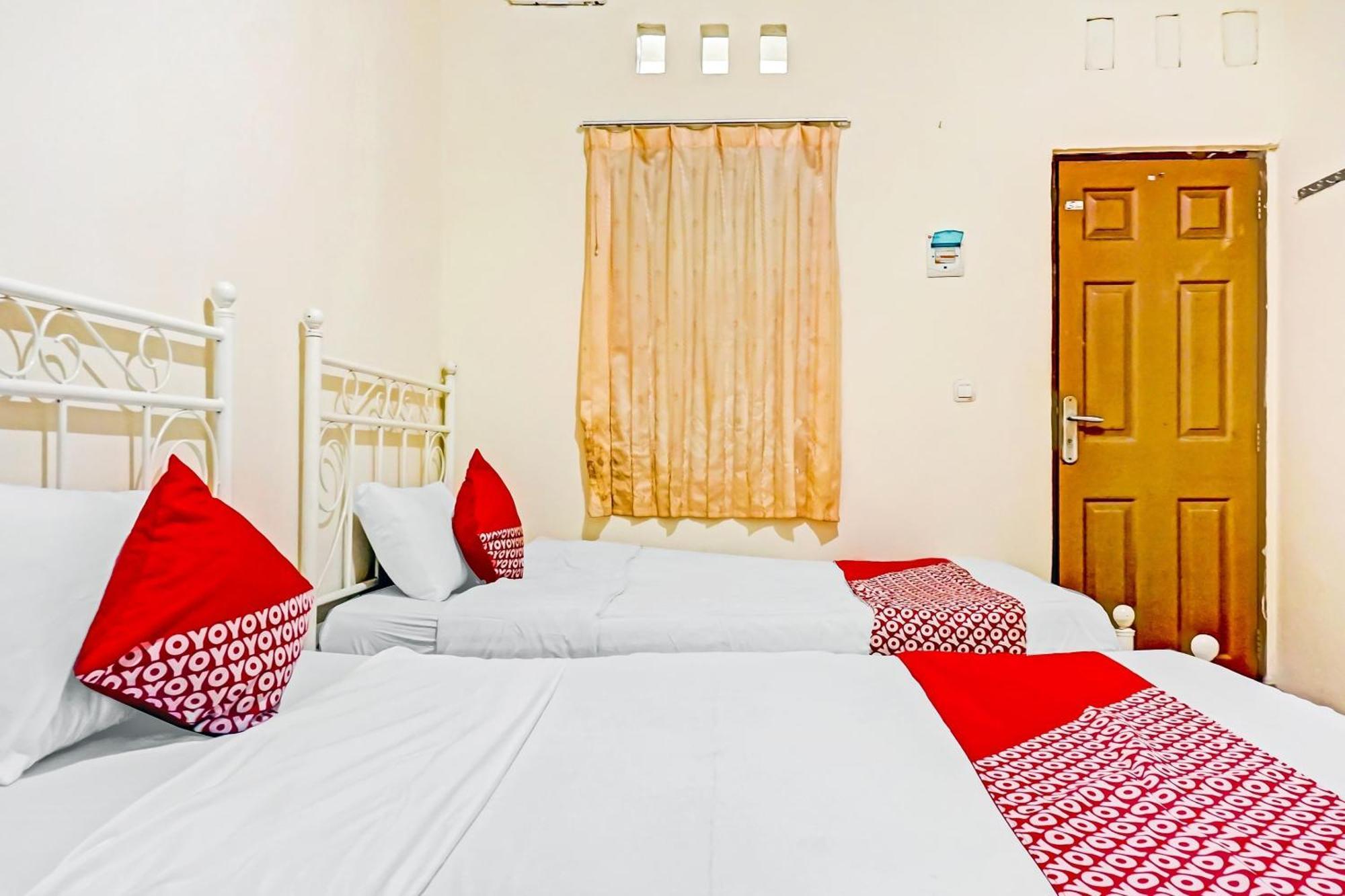 Oyo 90689 Lily House Hotel Tangerang Exterior foto